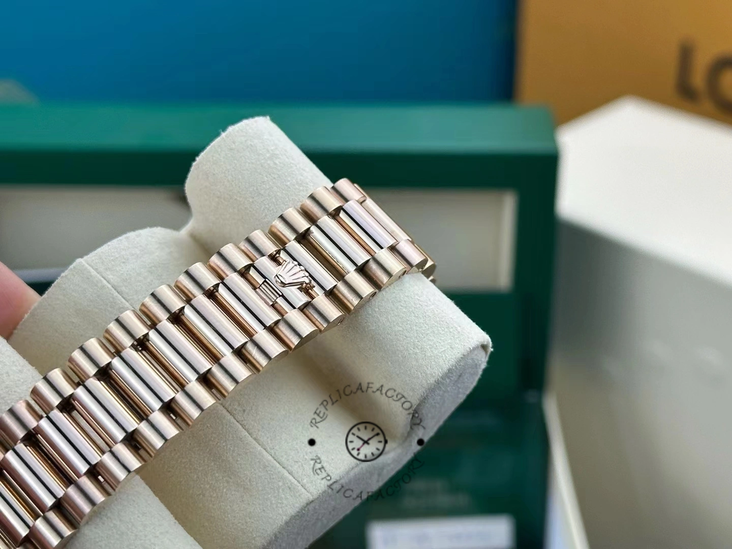 Rolex Day Date 40MM m228235 0003