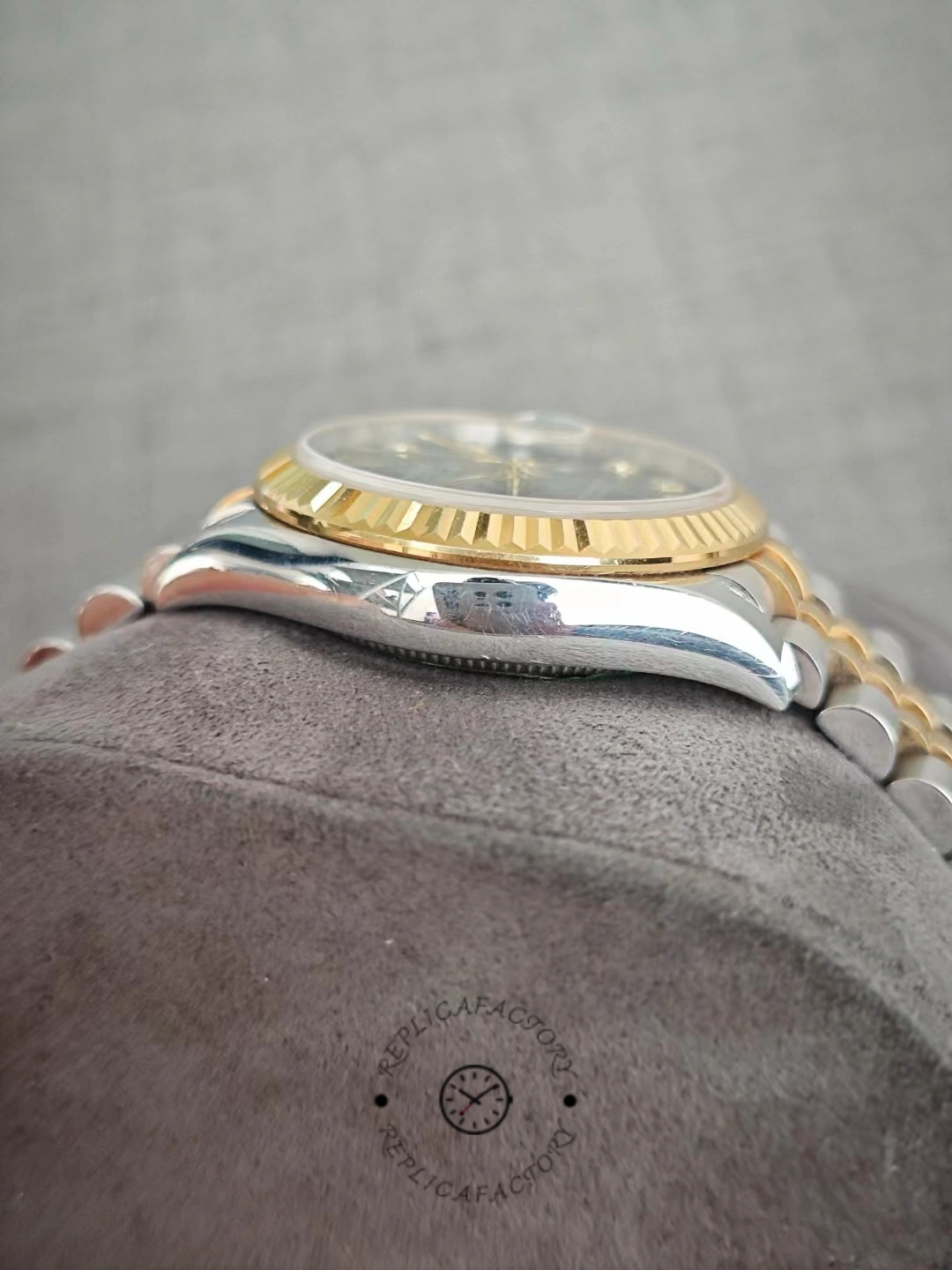 Side profile of Rolex Datejust 31 with steel case and gold after 2 years of use