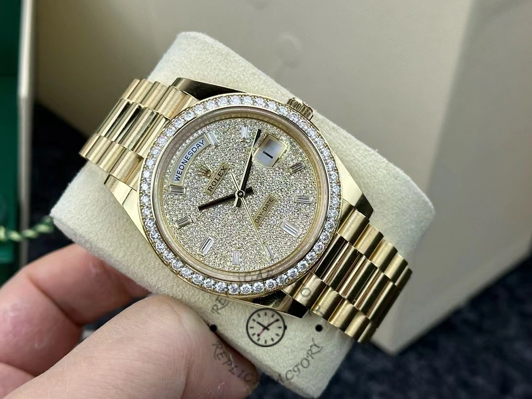 Rolex Day-Date 40 18K yellow gold, diamond-paved dial, diamond m228348rbr 0037