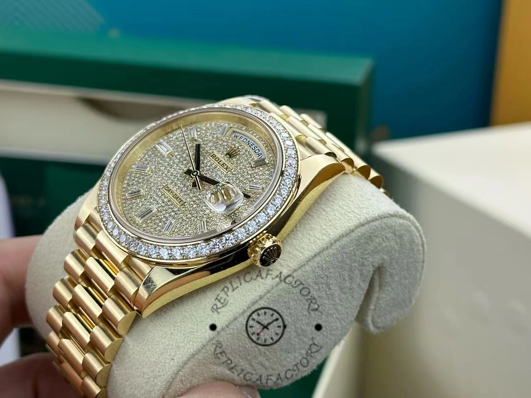 Rolex Day-Date 40 18K Yellow Gold, diamond-paved dial, diamond m228348rbr 0037