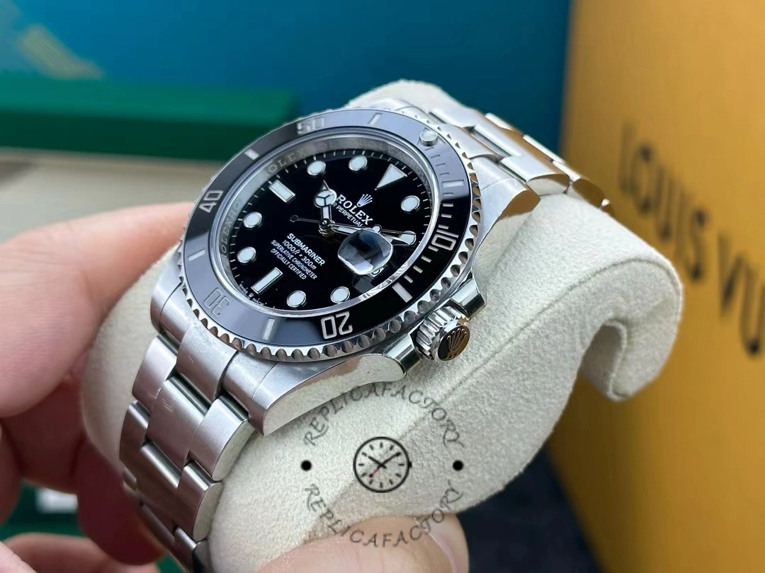 Side profile of the Rolex Submariner 126610LN showing the case, crown and bracelet.
