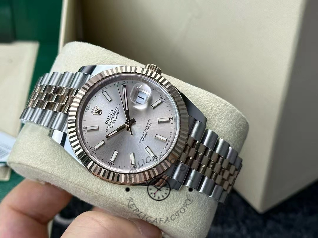 Rolex Datejust 41 mm, two-tone rose gold Jubilee strap, sphere with Sundust indices 126331 0010