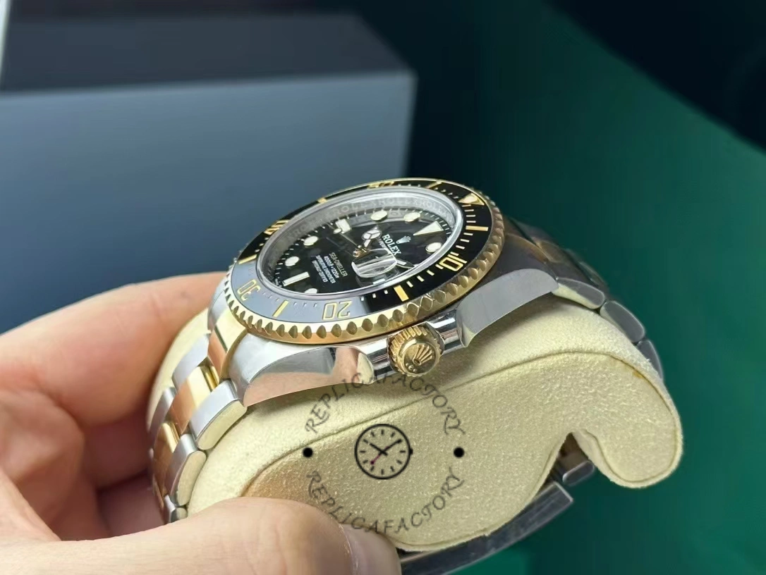 Rolex Sea Dweller Oyster Bracelet with Black Dial 126603 0001