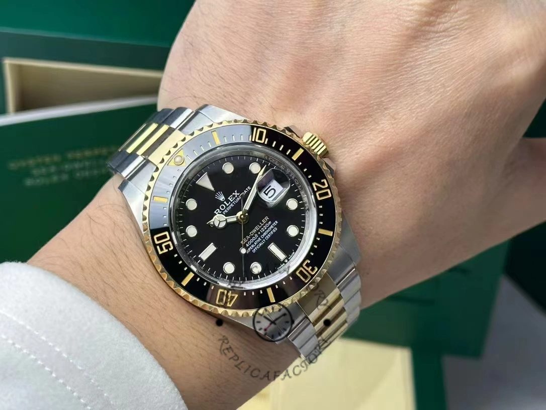 Rolex Sea Dweller Oyster Bracelet with Black Dial 126603 0001