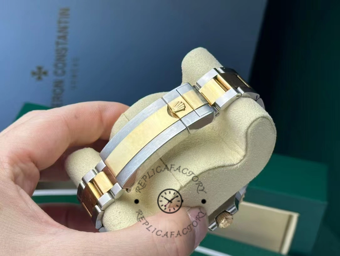 Rolex Sea Dweller Oyster Bracelet with Black Dial 126603 0001