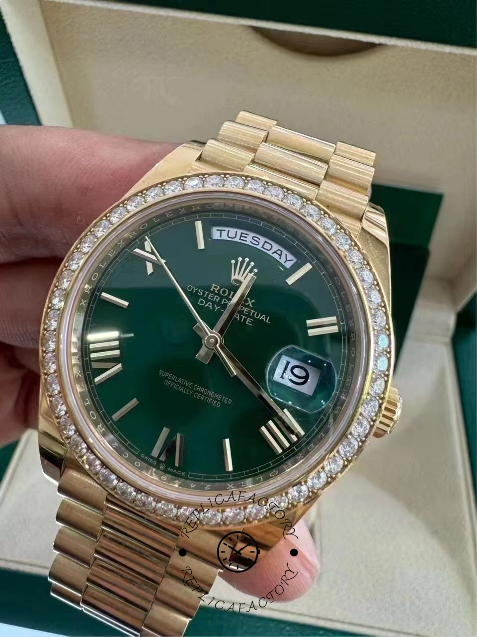 Rolex Day Date 40 18K Yellow Gold, Green Dial, diamond bezel M228348RBR 0040