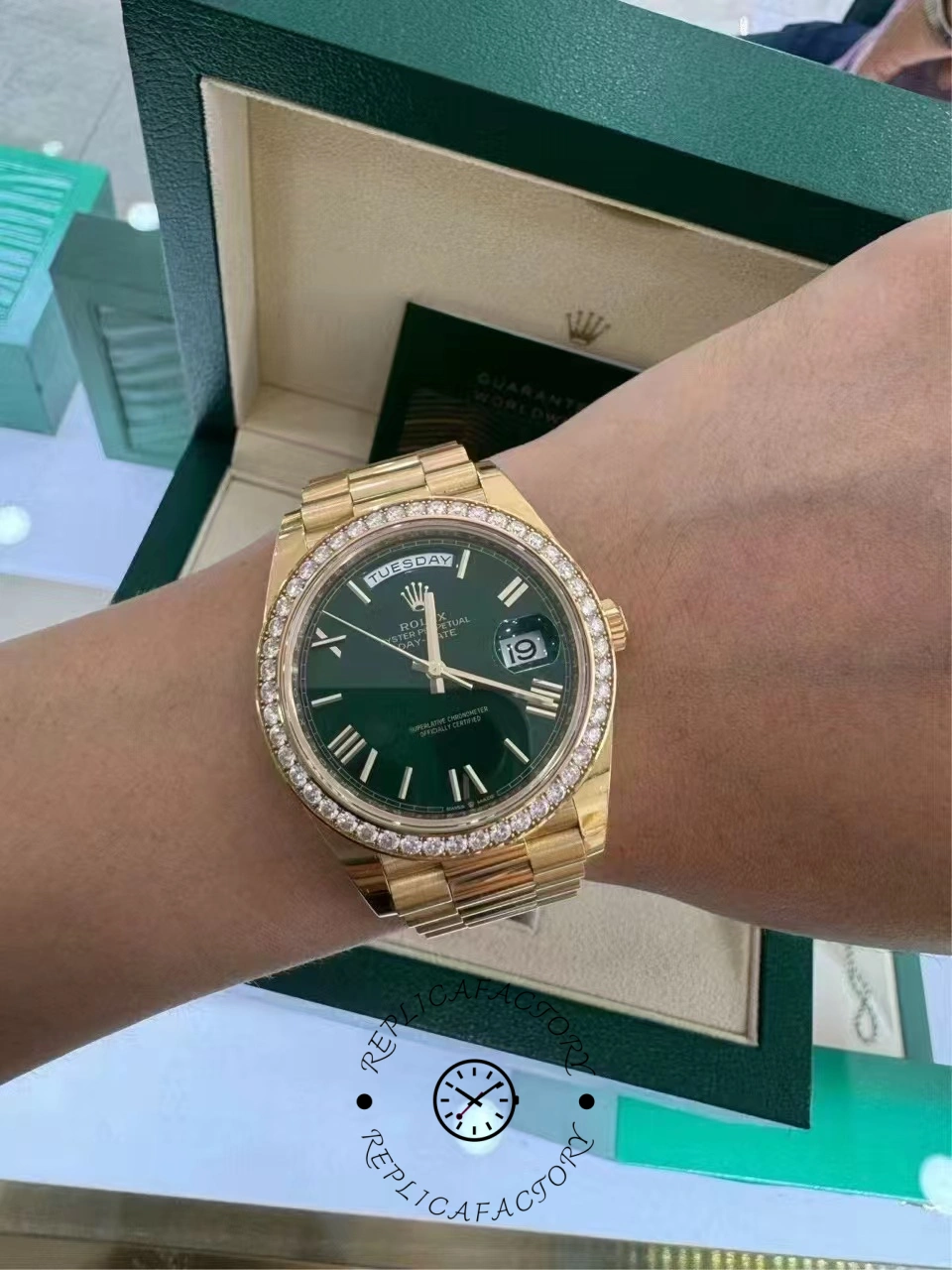 Rolex Day Date 40 18K Yellow Gold, Green Dial, Diamond Bezel M228348RBR 0040